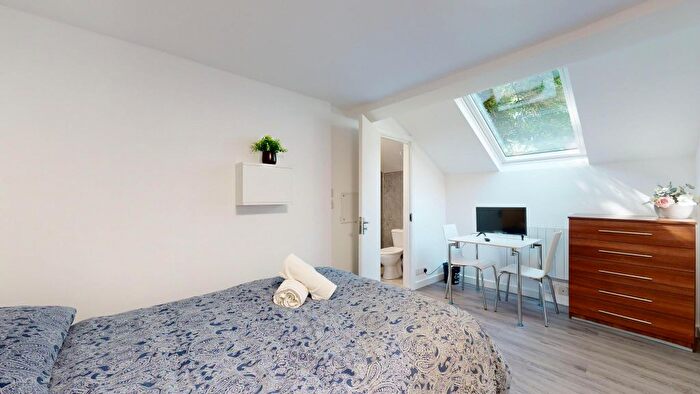 Studio To Rent In Park Avenue, London, NW2