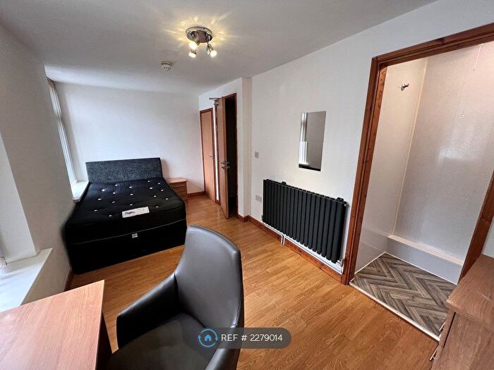 8 Bedroom Terraced House To Rent In Miskin Street, Cardiff, CF24