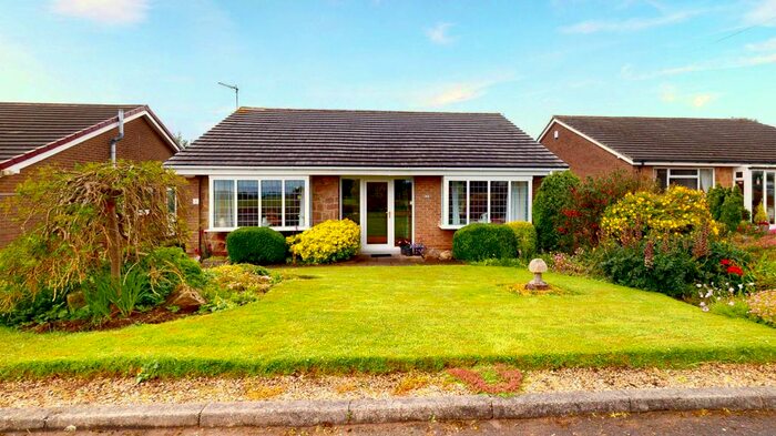 3 Bedroom Detached House For Sale In Farm Close, Pentrich, DE5