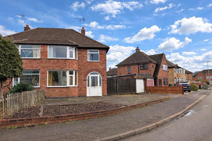 3 Bedroom Semi Detached House For Sale In Horndean Avenue, Wigston Fields, LE18