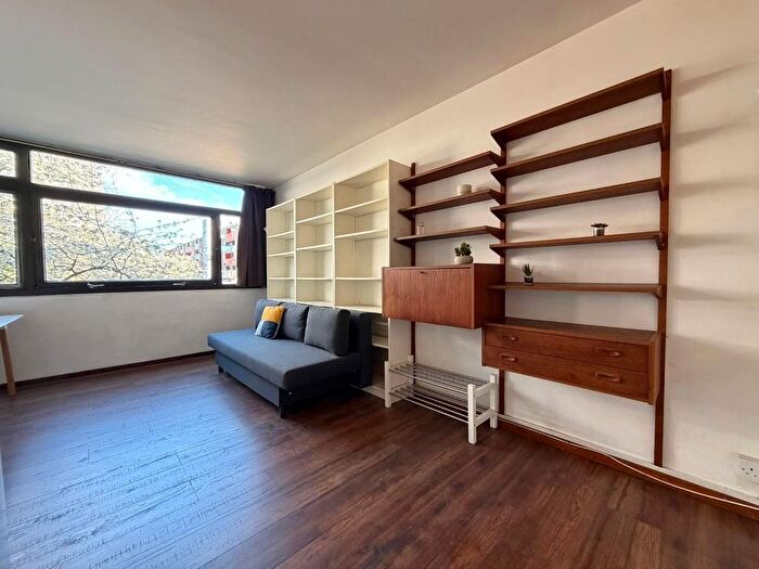 1 Bedroom Flat To Rent In Golden Lane Estate, Barbican, EC1Y