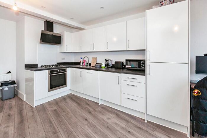 1 Bedroom Flat For Sale In High Street, Slough, SL1