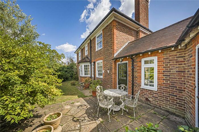 3 Bedroom Detached House For Sale In Presburg Road, New Malden, KT3