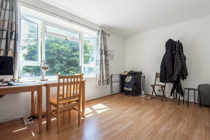 1 Bedroom Apartment To Rent In Torrington Park, London, N12