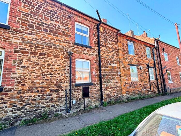 2 Bedroom Cottage For Sale In High Street, Hardingstone, Northampton, NN4