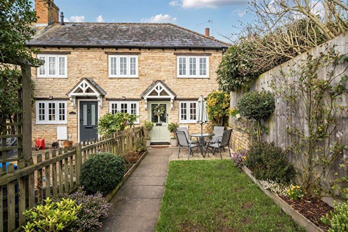 2 Bedroom Cottage For Sale In St. Michaels Court, Ashton, NN7