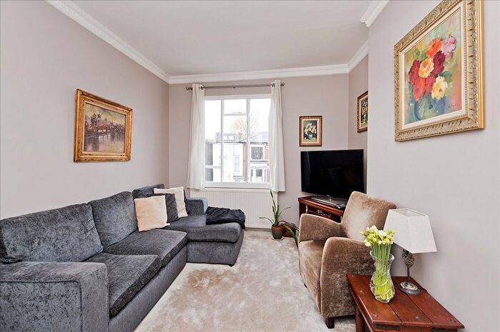 2 Bedroom Flat To Rent In Cathnor Road, London, W12