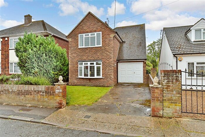 3 Bedroom Detached House For Sale In King Arthurs Drive, Rochester, Kent, ME2