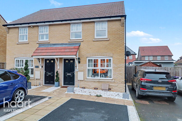 2 Bedroom Semi-Detached House For Sale In Lowlands Road, Hockley, SS5