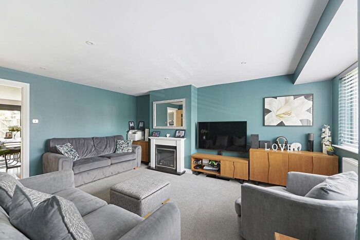 4 Bedroom Semi-detached House For Sale In Alliance Way, Paddock Wood, Tonbridge, TN12