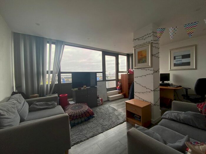 2 Bedroom Flat To Rent In New Park Road, Brixton, SW2