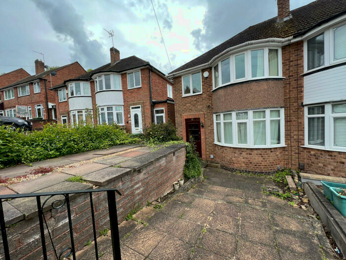 3 Bedroom Semi-Detached House To Rent In Eden Road, Solihull, B92