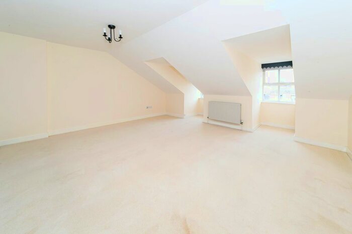 2 Bedroom Flat To Rent In Boltro Road, Haywards Heath, RH16