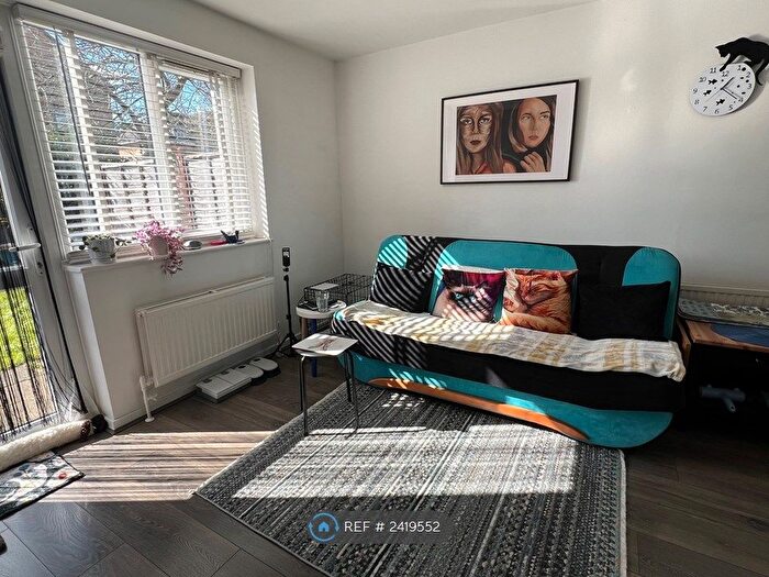 1 Bedroom Flat To Rent In Sycamore Hill, London, N11