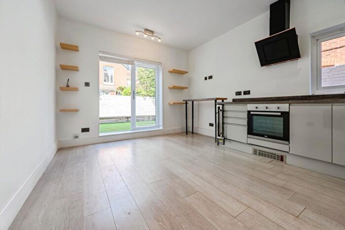 1 Bedroom Flat To Rent In Victoria Road North, Southsea, Hampshire, PO5