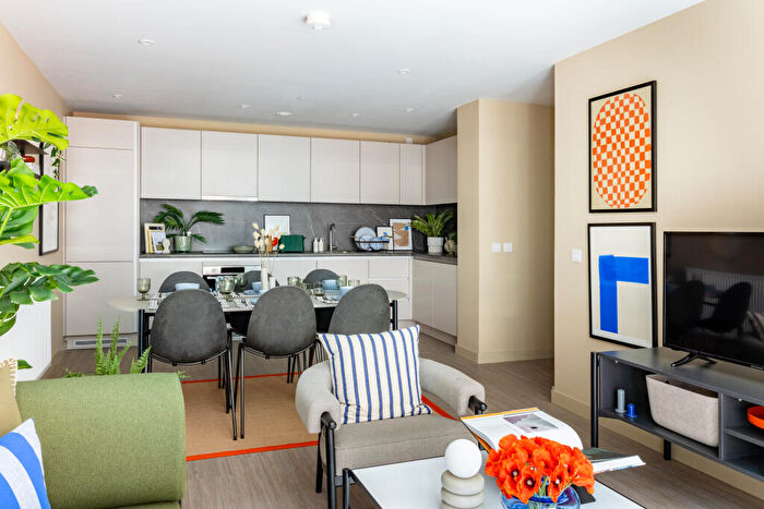 3 Bedroom Apartment To Rent In Candleriggs, Trongate, Glasgow, G1