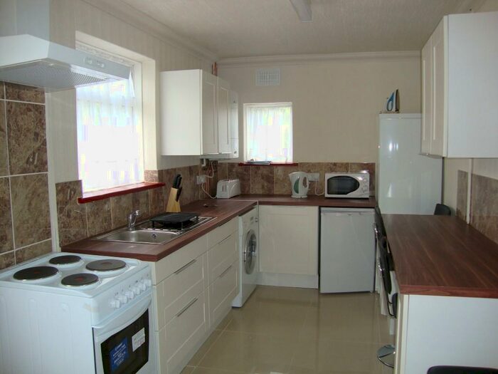 4 Bedroom End Of Terrace House To Rent In Hillside, Brighton, BN2