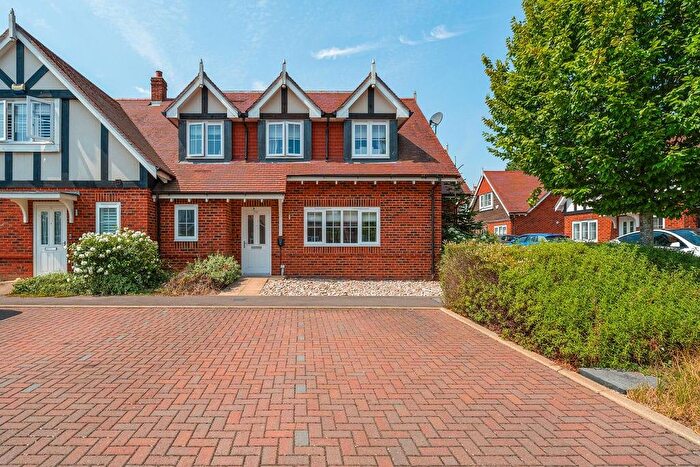 4 Bedroom Semi-Detached House For Sale In Colborne Close, Iver, SL0