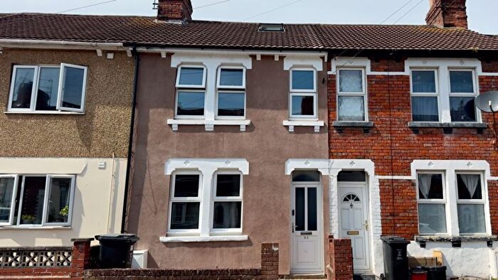 3 Bedroom Terraced House To Rent In Bedroom House To Rent, Albion Street, Swindon, SN1