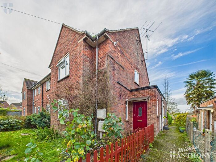 2 Bedroom Maisonette For Sale In Fremantle Road, Aylesbury, Buckinghamshire, HP21