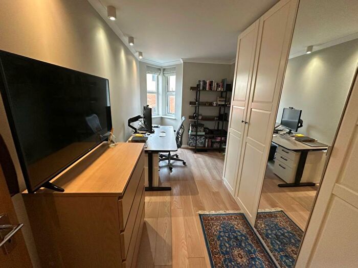 2 Bedroom Apartment To Rent In Slough, Berkshire, SL1