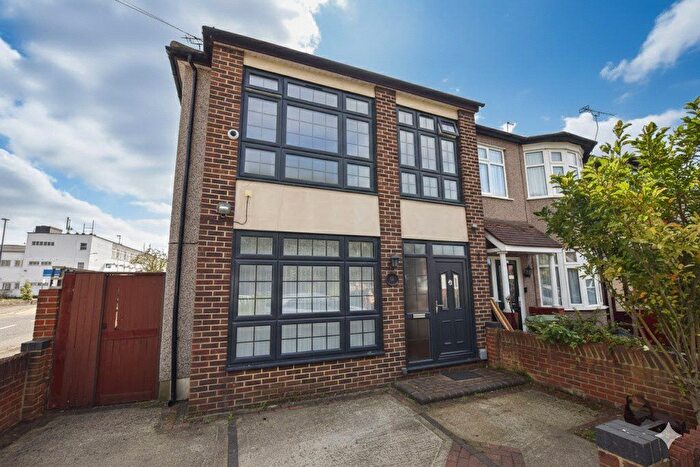 3 Bedroom End Of Terrace House To Rent In Cedar Road, Romford, RM7