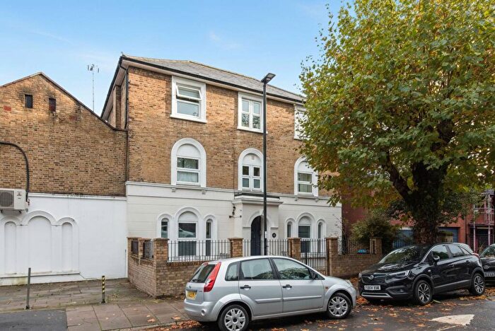 2 Bedroom Flat For Sale In Woodland Road, New Southgate, Southgate, N11