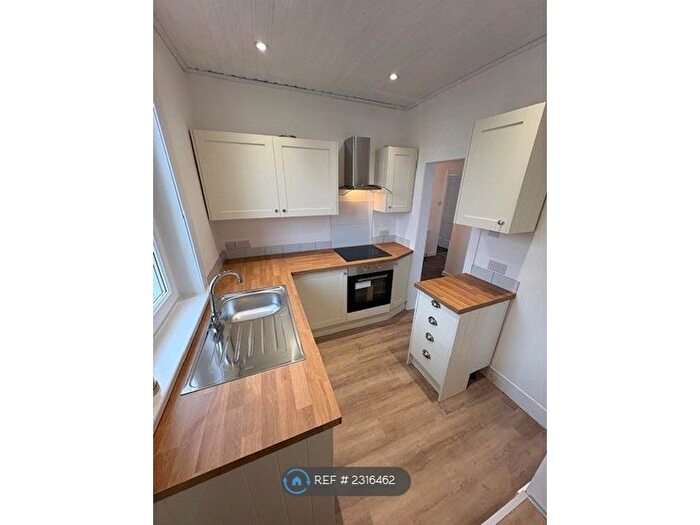 2 Bedroom Flat To Rent In Kelvin Street, Largs, KA30