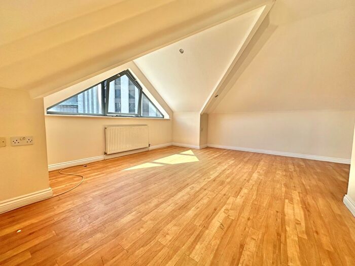 2 Bedroom Flat To Rent In Denmark Road, Poole, BH15