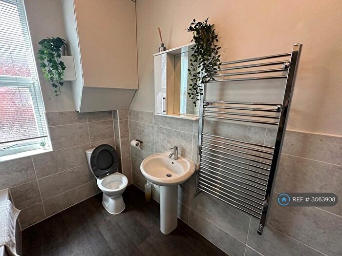 2 Bedroom Terraced House To Rent In Shafton Street, Leeds, LS11