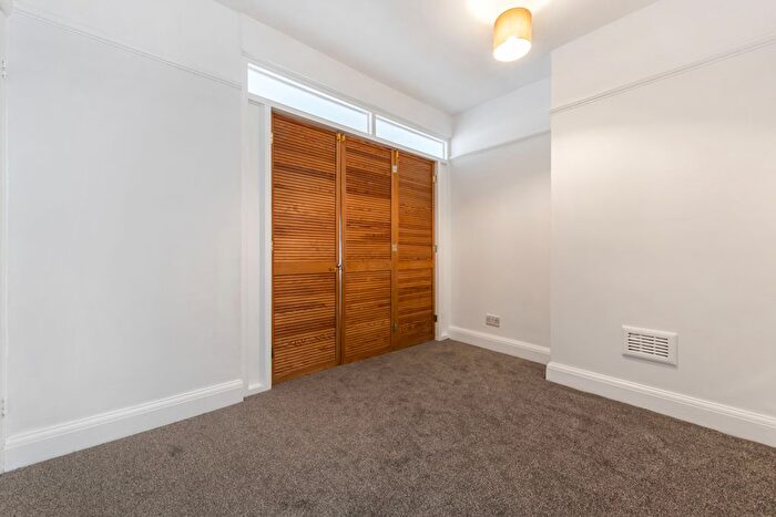 Maisonette To Rent In De'arn Gardens, Mitcham, CR4