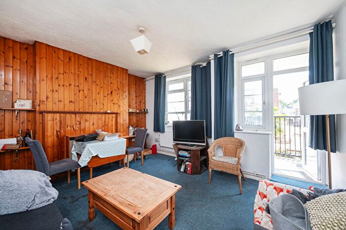 3 Bedroom Flat For Sale In Hathaway House, Myrtle Street, Hoxton, London, N1