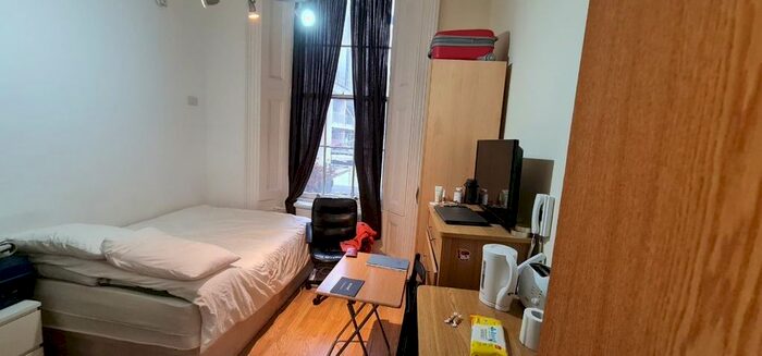 Studio To Rent In Kensington Gardens Square, London W2