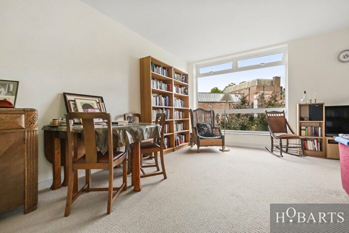 2 Bedroom Flat For Sale In Phoenix House, Waverley Road, Crouch End, London, N8