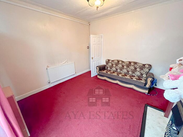 2 Bedroom End Of Terrace House To Rent In Causeway Green Road, Oldbury, B68