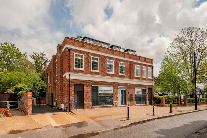 2 Bedroom Flat To Rent In High Street, Shepperton, TW17