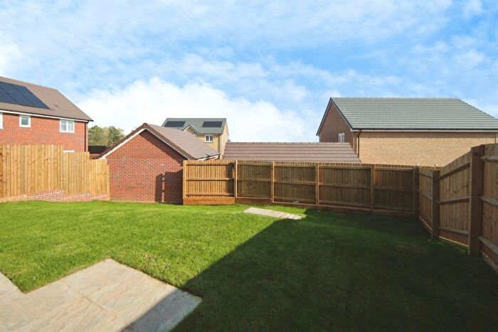3 Bedroom Semi-Detached House For Sale In Broadwell Heights, Coventry, CV4