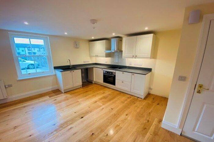 2 Bedroom Flat To Rent In High Street, Narberth, SA67