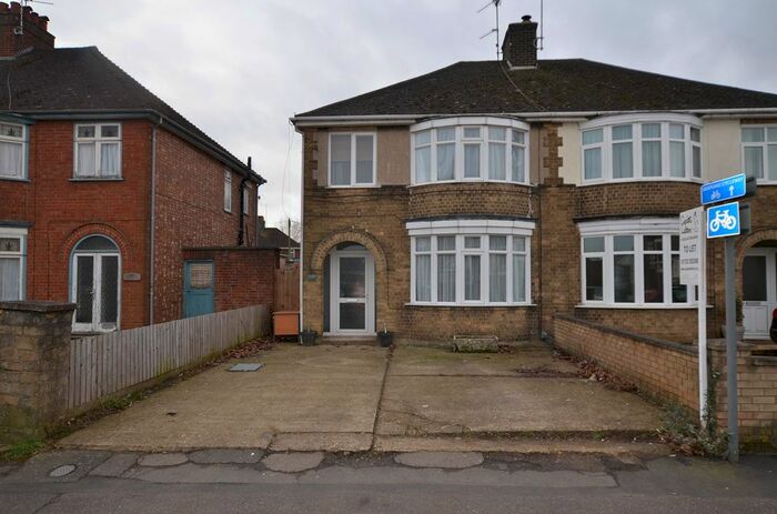 3 Bedroom Semi-Detached House To Rent In Lincoln Road, Peterborough, PE4