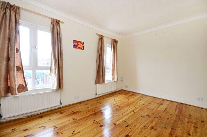 1 Bedroom Flat To Rent In Merton Road, Southfields, London, SW18