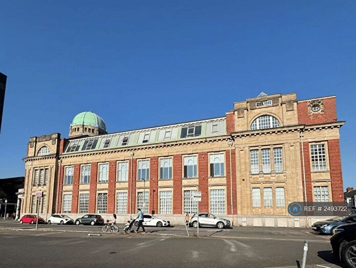 2 Bedroom Maisonette To Rent In Old Arts College, Newport, NP19