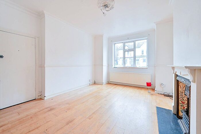 2 Bedroom Flat For Sale In Arlington Road, West Ealing, London, W13
