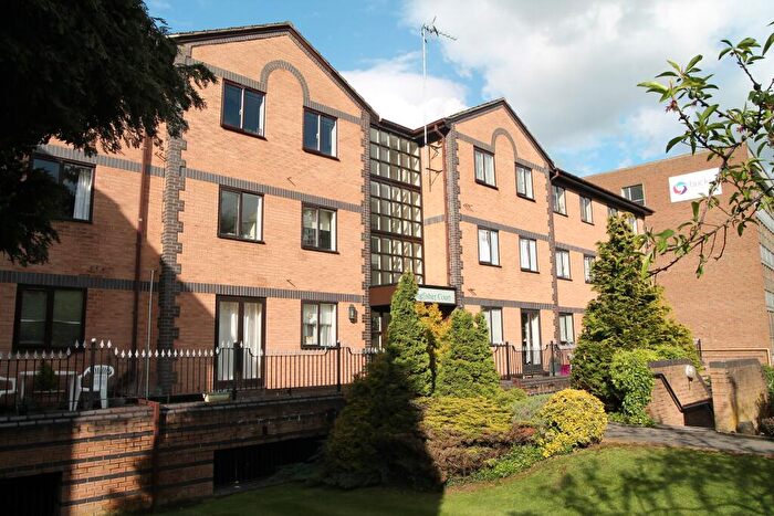 Apartment To Rent In Queen Alexandra Road, High Wycombe, Buckinghamshire, HP11