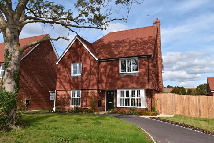 4 Bedroom Detached House For Sale In Old Ashford Road, Lenham, Maidstone, ME17