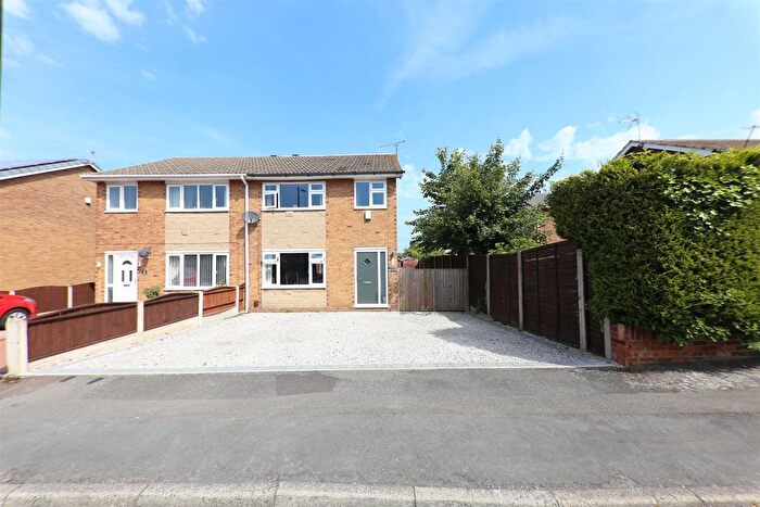3 Bedroom Semi-Detached House For Sale In Kingfisher Court, Rossington, Doncaster, DN11