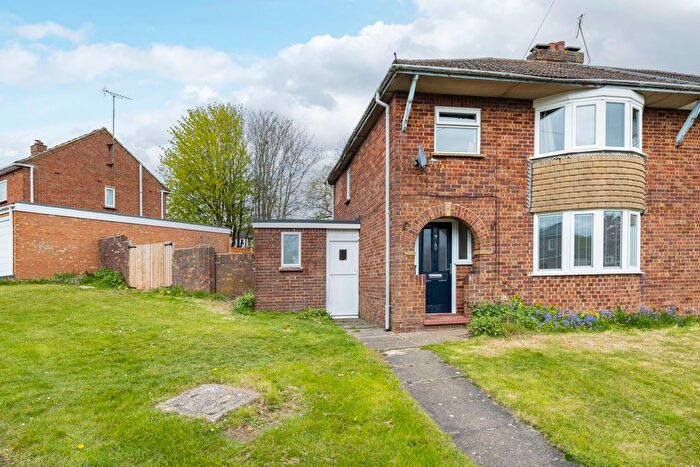 3 Bedroom Semi Detached House For Sale In St. Pauls Road, Bletchley, Milton Keynes, MK3