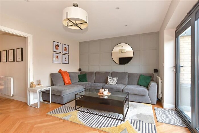 3 Bedroom Detached House For Sale In Commodores Close, Minster-On-Sea, Sheerness, Kent, ME12