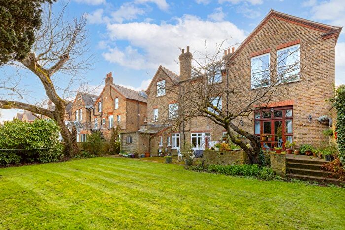 1 Bedroom Flat For Sale In Gunnersbury Avenue, Ealing, London, W5