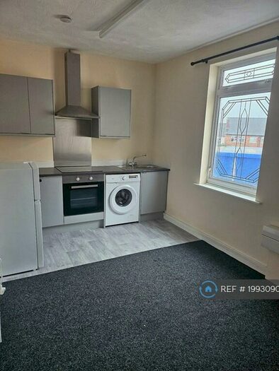 1 Bedroom Flat To Rent In First Floor, Halesowen, B63
