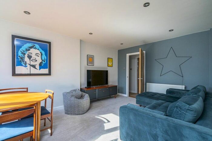 2 Bedroom Flat To Rent In Romeland Hill, St.Albans, AL3